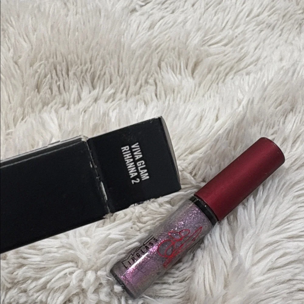 MAC VIVA GLAM RIHANNA 2 LIPGLASS